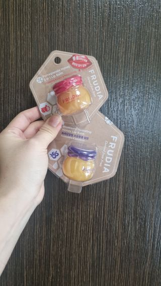 [후르디아] 올리브영 꿀과즙 립밤 2종 (블루베리/석류) — 5점을 준 리뷰어가 2022년 12월 올린 사용 사진