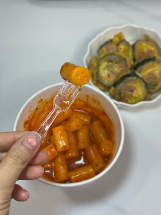 나우  [요리궁리] B타입 ( 매콤, 치즈, 매콤까르보 ) 꽃떡볶이 6개입 세트 — 4점을 준 리뷰어가 2025년 3월 올린 사용 사진