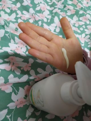 mom e 맘이 내추럴 베이비 케어 샴푸앤바스+로션 — 3.5점을 준 리뷰어가 2021년 1월 올린 사용 사진