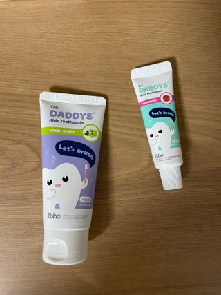 닥터데디스 안심저불소 키즈치약 (라즈베리, 청포도향 중 택 1) 60g +  여행용 미니 치약 15g — 4.5점을 준 리뷰어가 2022년 8월 올린 사용 사진