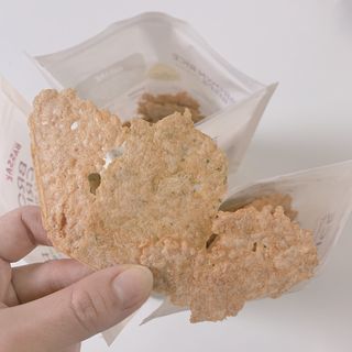 BASSAK 바삭 유기농 현미 누룽지 크래커 3종 — 3.5점을 준 리뷰어가 2021년 12월 올린 사용 사진