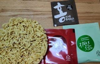 [풀무원] 자연은맛있다 정면, 백면, 홍면  세트 — 5점을 준 리뷰어가 2021년 4월 올린 사용 사진