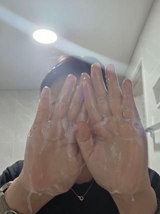 나우 [리브엠] 화해 1등 각질 클렌저! 시카좀 카밍 딥 클렌징 폼 — 5점을 준 리뷰어가 2025년 7월 올린 사용 사진