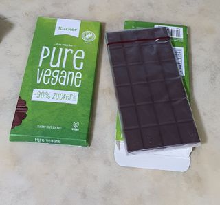 당류2g 자일리톨로 단맛을낸 슈카 퓨어비건 무설탕초콜릿 Xucker vegan 2개입 — 5점을 준 리뷰어가 2021년 4월 올린 사용 사진