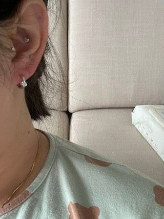 [골드앤디어] 14K 사선 큐빅 원터치 귀걸이_3color — 5점을 준 리뷰어가 2021년 7월 올린 사용 사진