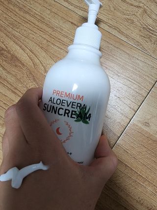 [닥터문] 프리미엄 알로에베라 선크림 500ml — 5점을 준 리뷰어가 2022년 6월 올린 사용 사진
