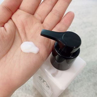 줄라이 모닝 _ JULY MORNING 줄라이모닝 하이드레이팅 퍼퓸드 바디앤핸드 에멀젼 — 5점을 준 리뷰어가 2021년 12월 올린 사용 사진