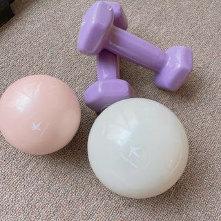 트라택 쿠셔닝 웨이트볼 0.5kg + 1kg SET — 5점을 준 리뷰어가 2022년 6월 올린 사용 사진