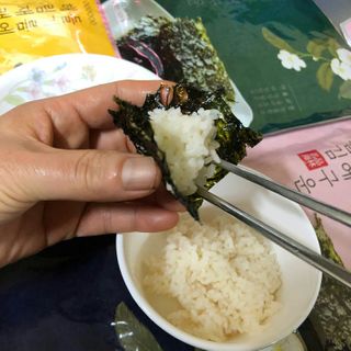 [해림맛김] 들기름에 구운 바삭바삭 김 4종 세트 + 1종 랜덤발송 총5개입 — 5점을 준 리뷰어가 2021년 2월 올린 사용 사진