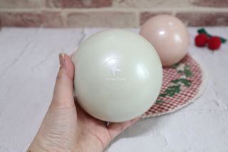 트라택 쿠셔닝 웨이트볼 0.5kg + 1kg SET — 5점을 준 리뷰어가 2022년 4월 올린 사용 사진