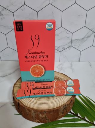 리넥무역 에스나인 콤부차 건강발효 콤부함량59 자몽 5gx10포 — 5점을 준 리뷰어가 2021년 8월 올린 사용 사진
