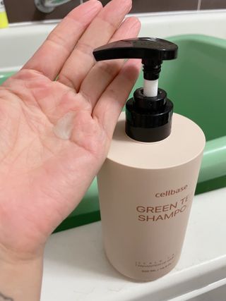 프리마인 더이상 뻣뻣하고 효과없는 탈모샴푸는 NO. 근본부터 케어하는 셀베이스 그린티샴푸(500ml) — 5점을 준 리뷰어가 2023년 4월 올린 사용 사진
