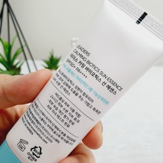 리더스코스메틱 리더스 카밍 바이오틱스 선 에센스 SPF 50+ PA++++ — 5점을 준 리뷰어가 2022년 5월 올린 사용 사진