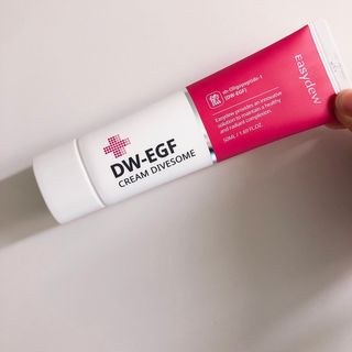 이지듀 DW-EGF 크림 다이브좀_콜라겐이 쏙쏙, 탄력피부로 다이빙 — 4.5점을 준 리뷰어가 2021년 2월 올린 사용 사진