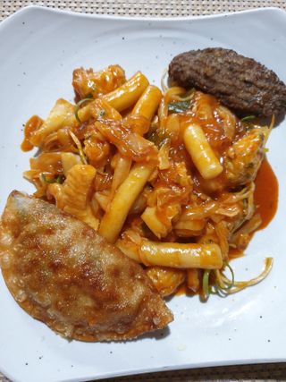 한성기업 무볼레 닭떡볶이+해물떡볶이 2종 세트 — 4.5점을 준 리뷰어가 2021년 9월 올린 사용 사진