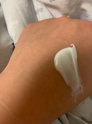 산수시 아쿠아 베네핏 24h 수부지 물광 속건조 수분크림 50ml — 5점을 준 리뷰어가 2021년 6월 올린 사용 사진