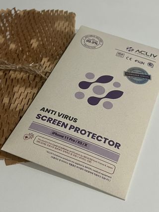 아클리브 Eco 항균 항바이러스 액정 보호필름(iPhone) — 5점을 준 리뷰어가 2022년 8월 올린 사용 사진