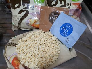 [풀무원] 자연은맛있다 정면, 백면, 홍면  세트 — 3.5점을 준 리뷰어가 2021년 4월 올린 사용 사진