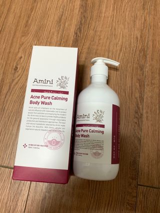 아미니 아크네 퓨어카밍 바디워시 500ml — 4점을 준 리뷰어가 2021년 6월 올린 사용 사진