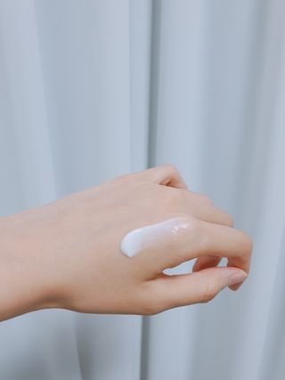 산수시 아쿠아 베네핏 24h 수부지 물광 속건조 수분크림 50ml — 5점을 준 리뷰어가 2021년 7월 올린 사용 사진