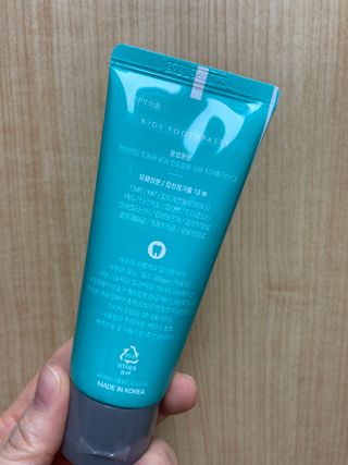 치과에서 쓰는 치약 _ 라벨제로 저불소 꼬마, 키즈, 유아, 베이비, 주니어 안전한 어린이치약 — 5점을 준 리뷰어가 2023년 1월 올린 사용 사진