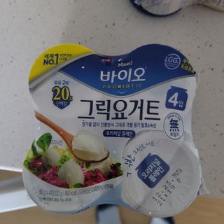 매일바이오 그릭요거트 오리지널 플레인 4개, 로스터리 커피믹스 4개 — 5점을 준 리뷰어가 2021년 12월 올린 사용 사진