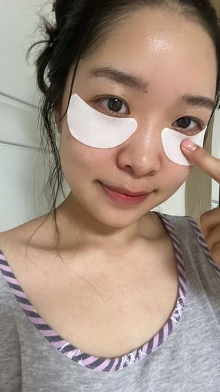 건강누리인터내셔날 레아라 다이아포스 슬리핑 아이패치 골드 & 물광 아이패치 [14회분/총 28매] — 5점을 준 리뷰어가 2022년 7월 올린 사용 사진