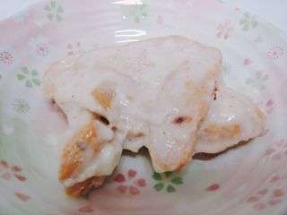 굽네몰 [굽네] 소스가 맛있는 닭가슴살 슬라이스 4종 — 4.5점을 준 리뷰어가 2021년 4월 올린 사용 사진