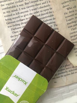 당류2g 자일리톨로 단맛을낸 슈카 퓨어비건 무설탕초콜릿 Xucker vegan 2개입 — 4.5점을 준 리뷰어가 2021년 4월 올린 사용 사진
