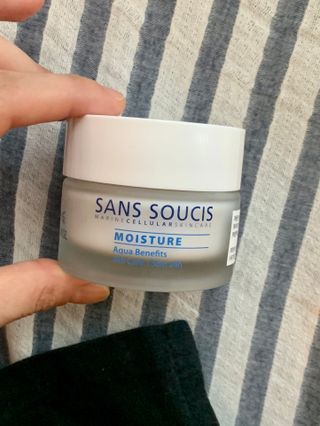 산수시 아쿠아 베네핏 24h 수부지 물광 속건조 수분크림 50ml — 5점을 준 리뷰어가 2021년 7월 올린 사용 사진