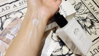 줄라이 모닝 _ JULY MORNING 줄라이모닝 하이드레이팅 퍼퓸드 바디앤핸드 에멀젼 — 5점을 준 리뷰어가 2021년 12월 올린 사용 사진