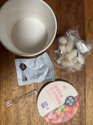 나우  [요리궁리] B타입 ( 매콤, 치즈, 매콤까르보 ) 꽃떡볶이 6개입 세트 — 4.5점을 준 리뷰어가 2025년 3월 올린 사용 사진