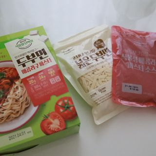 [풀무원] 식물성 저당질식 세트, 두부면 매콤라구파스타와 두부면 직화짜장 — 5점을 준 리뷰어가 2021년 3월 올린 사용 사진