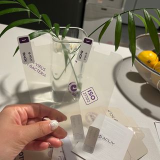아클리브 Eco 항균 항바이러스 액정 보호필름(iPhone) — 4.5점을 준 리뷰어가 2022년 7월 올린 사용 사진