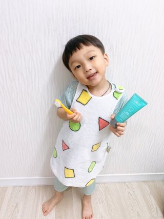 치과에서 쓰는 치약 _ 라벨제로 저불소 꼬마, 키즈, 유아, 베이비, 주니어 안전한 어린이치약 — 5점을 준 리뷰어가 2022년 10월 올린 사용 사진