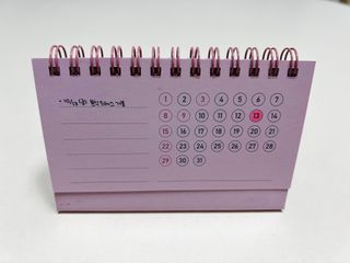 리훈 2024년달력 언더모니터 미니 탁상달력 — 5점을 준 리뷰어가 2023년 9월 올린 사용 사진