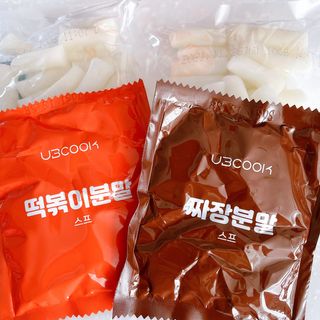 유비쿡 컵떡볶이 매운컵떡볶이2개/ 짜장컵떡볶이 2개  총 4개세트 — 5점을 준 리뷰어가 2021년 2월 올린 사용 사진