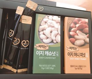 짜먹는 이지견과 짜먹는 이지아몬드, 짜먹는 이지허니피넛, 짜먹는 이지캐슈넛 각 10g X  10포 — 5점을 준 리뷰어가 2021년 4월 올린 사용 사진