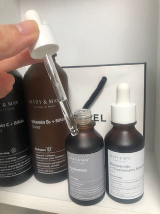 마리엔메이 히알루로닉스 세럼 ,나이아신아마이드 모과 세럼, 마린콜라겐 세럼, 청귤 흰목이버섯 추출물 세럼 — 5점을 준 리뷰어가 2021년 10월 올린 사용 사진