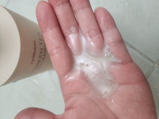 프리마인 더이상 뻣뻣하고 효과없는 탈모샴푸는 NO. 근본부터 케어하는 셀베이스 그린티샴푸(500ml) — 5점을 준 리뷰어가 2023년 3월 올린 사용 사진