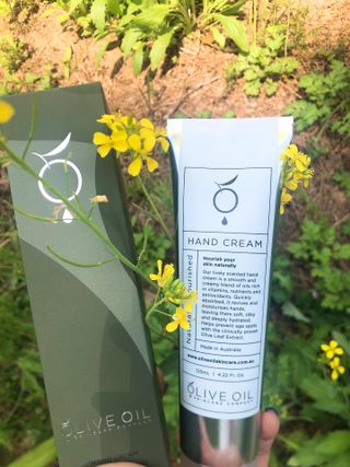 올리브 오일 스킨케어 컴퍼니 [OOSC] 보송보송한 내추럴리 너리시드 핸드크림 125ml — 5점을 준 리뷰어가 2021년 4월 올린 사용 사진
