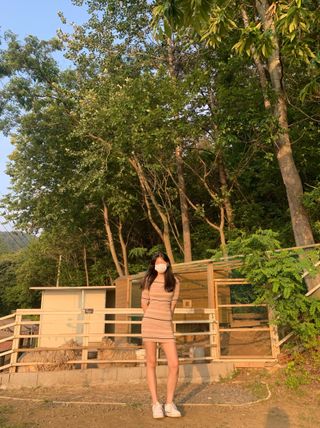 JHWORLD 스누피 마스크 정품 스누피 KF-AD 국내 비말차단 아동용 성인용 일회용 덴탈마스크 50매 — 5점을 준 리뷰어가 2021년 6월 올린 사용 사진