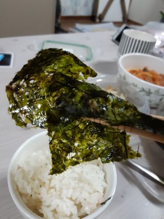 [해림맛김] 들기름에 구운 바삭바삭 김 4종 세트 + 1종 랜덤발송 총5개입 — 5점을 준 리뷰어가 2021년 2월 올린 사용 사진