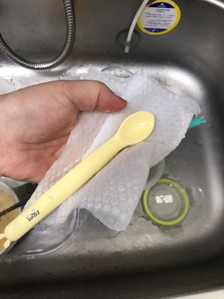 부직포나라 중금속유해물질ZERO 뜯어쓰는 주방 일회용수세미 60매 2매 — 5점을 준 리뷰어가 2022년 9월 올린 사용 사진