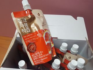 자연에온 핑크 자몽 착즙 100mL 10개입 1BOX +가 득담은 자몽 콜라겐 젤리스틱 1BOX — 5점을 준 리뷰어가 2021년 6월 올린 사용 사진