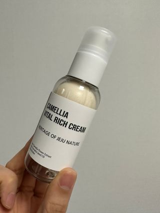제주인디 카멜리아 바이탈 리치크림 (이너보틀 에디션) — 5점을 준 리뷰어가 2023년 4월 올린 사용 사진