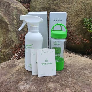 [푸푸몬스터](선물세트) 비건 펫 데오 스프레이(탈취제) 500ml (유향/무향 택 1)+산책 물통+메시지카드 — 5점을 준 리뷰어가 2022년 8월 올린 사용 사진