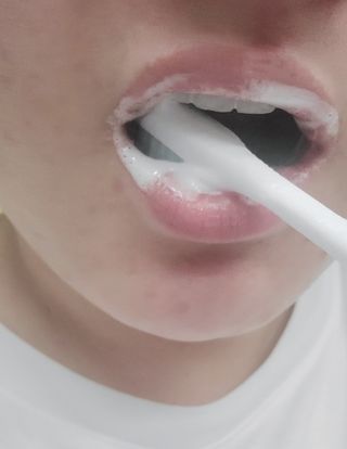 녹다 츄츄고체치약 150정 프로폴리스 죽염 씹는 치약 — 4점을 준 리뷰어가 2022년 12월 올린 사용 사진