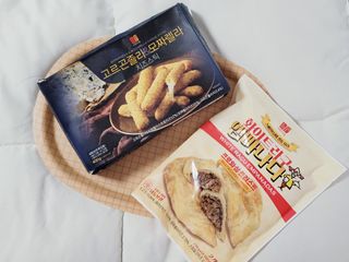 디케이식품(주) 고르곤졸라&모짜렐라 치즈스틱 400g — 5점을 준 리뷰어가 2023년 3월 올린 사용 사진