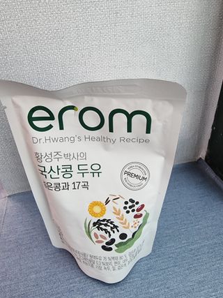 이롬 황성주 박사의 국산콩 두유 검은콩과 17곡 프리미엄 — 4.5점을 준 리뷰어가 2021년 5월 올린 사용 사진